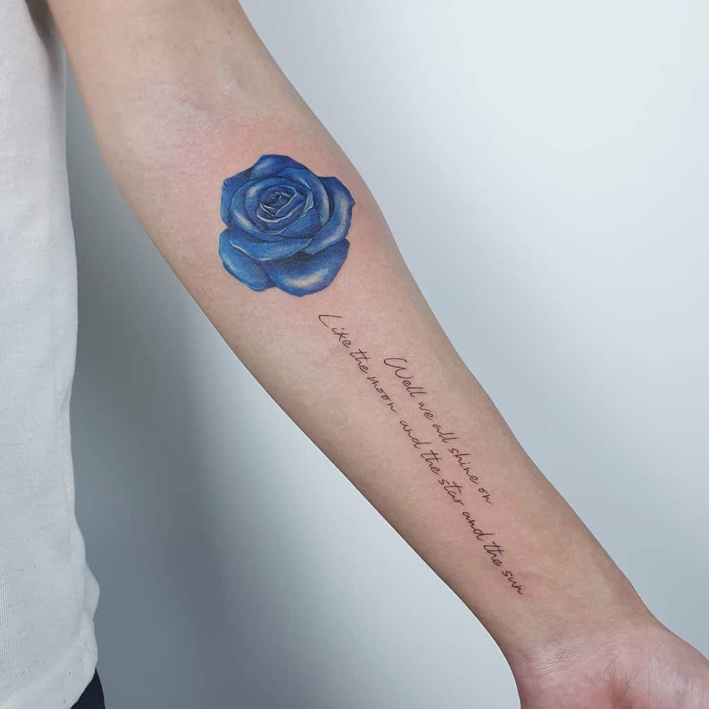 avant-bras rose bleu tatouage_bourgogne