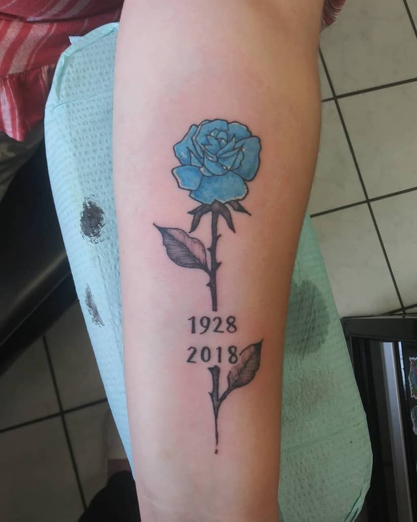avant-bras bleu rose tatouages faitshtattoos21