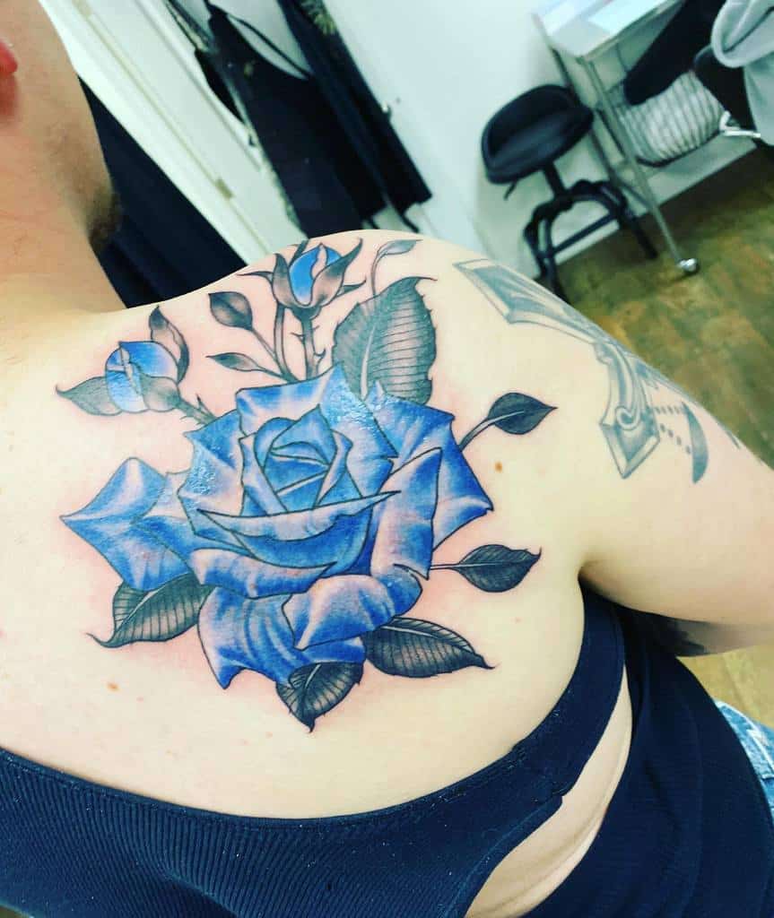 tatouages dos rose bleue jasonjb10391