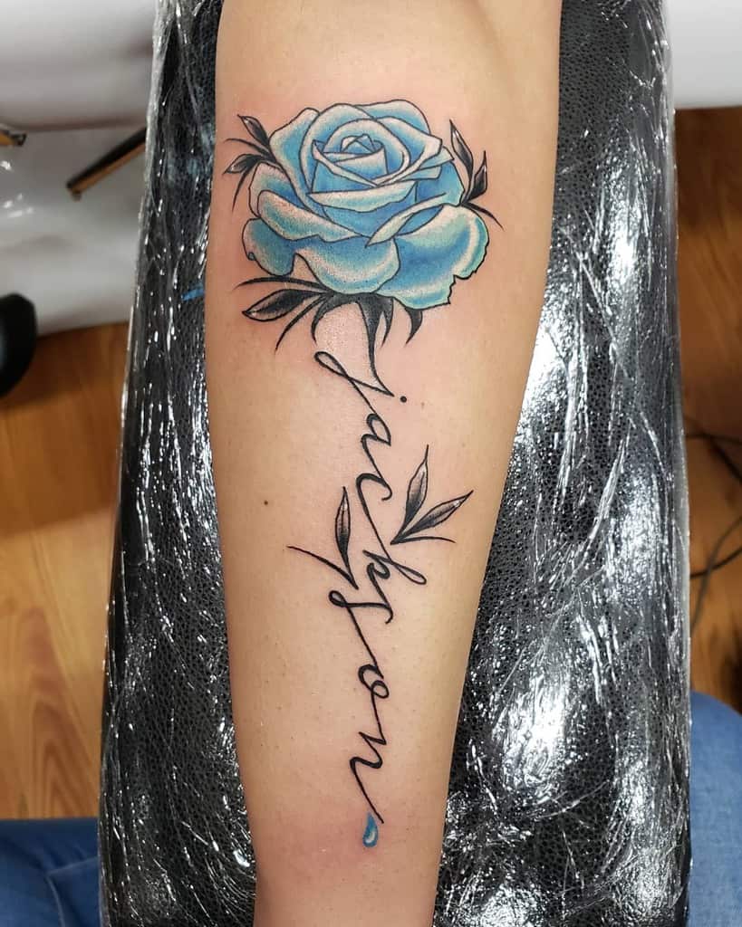 tatouages avant-bras rose bleue bryncooper