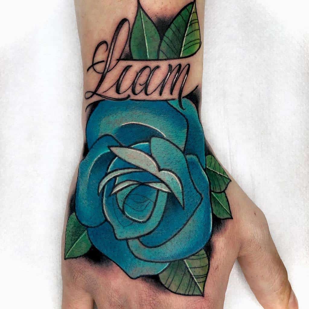 main bleu rose tatouages porcalocattoo