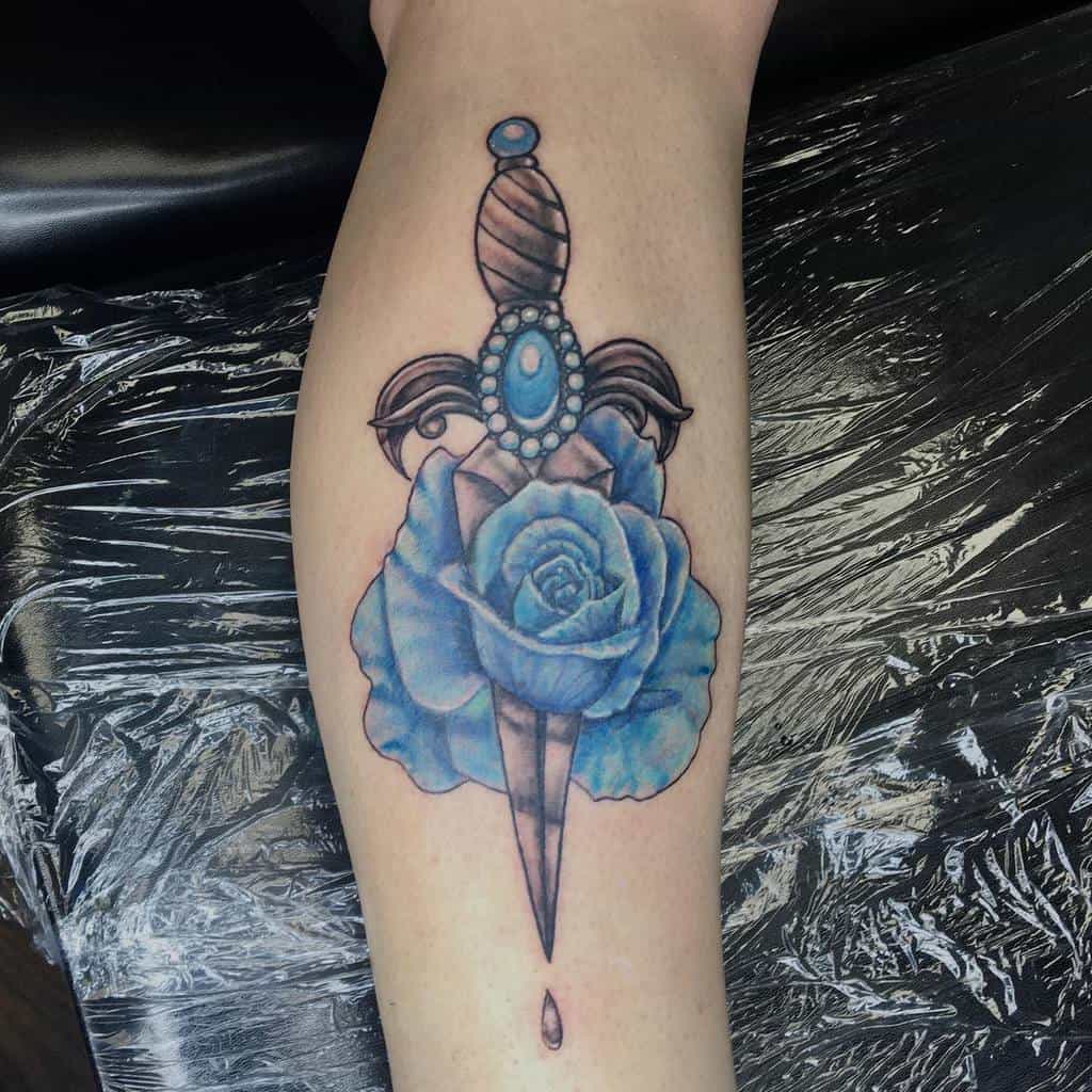 tatouages de jambe rose bleue macystattoos