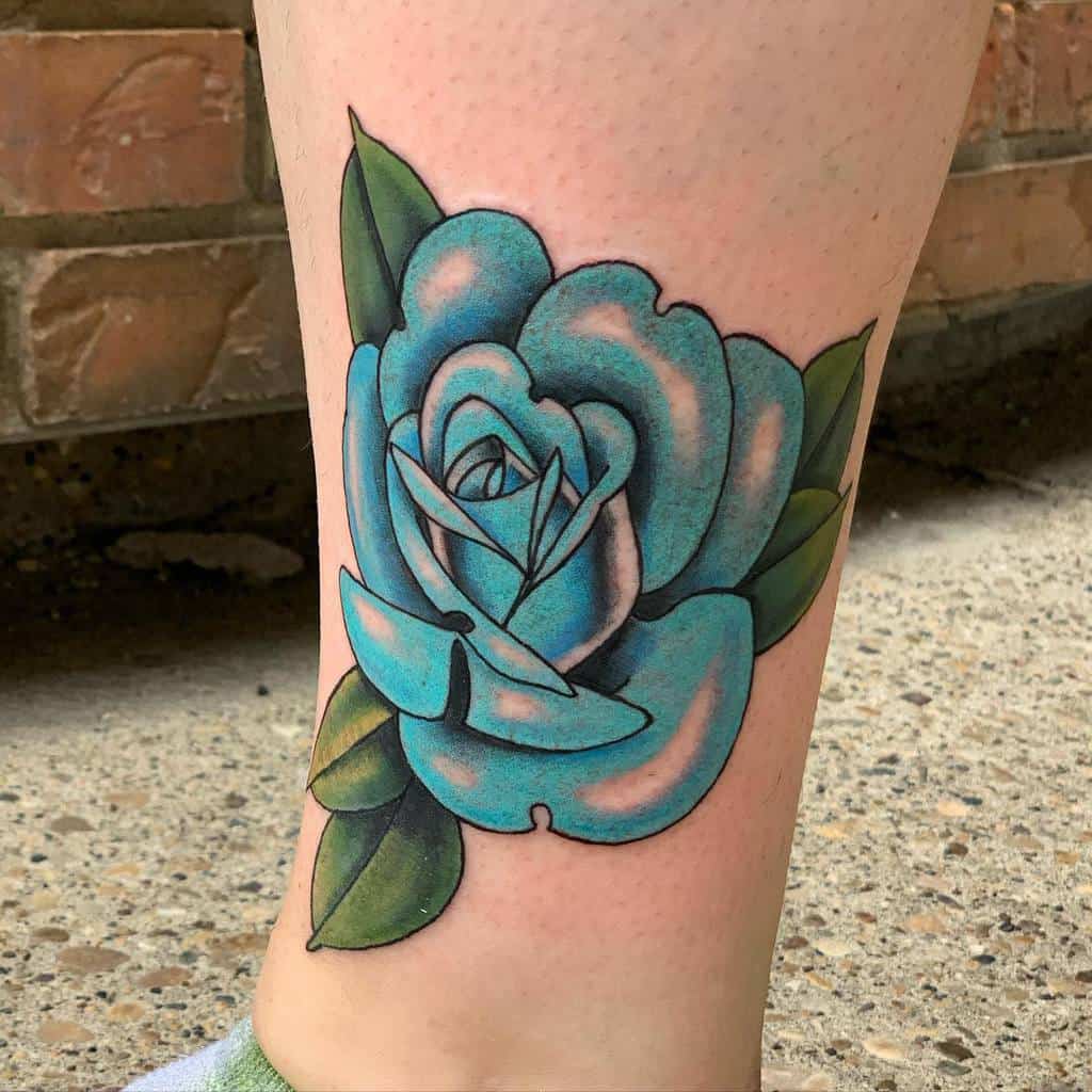 tatouages de roses bleues sur les jambes emily.pateytaylor