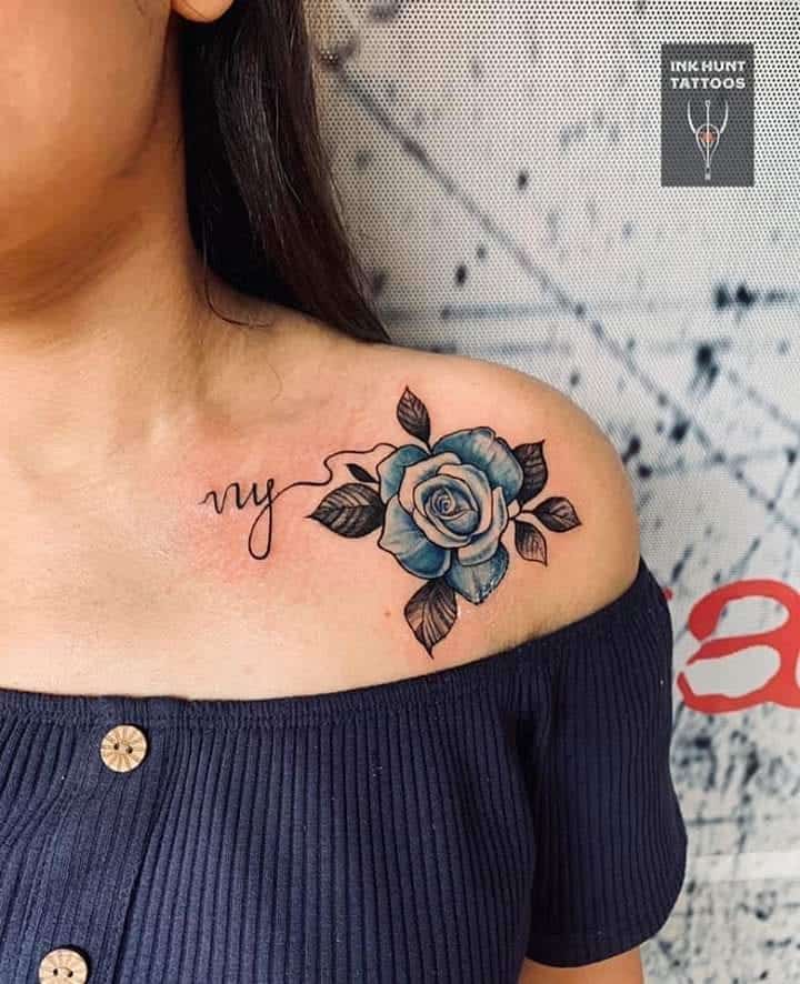 tatouages d'épaule rose bleue sampang_tattoos