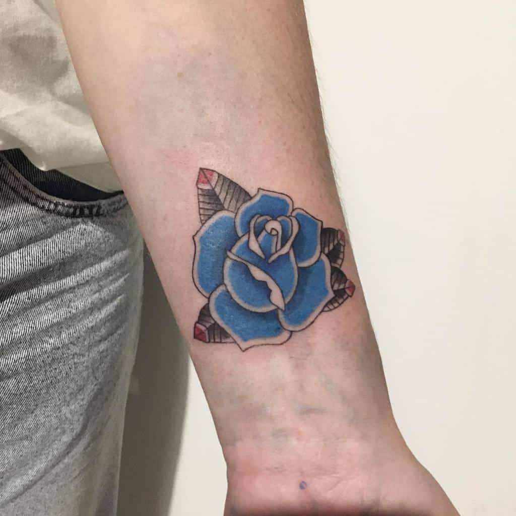 Tatouages poignet rose bleue guysvl