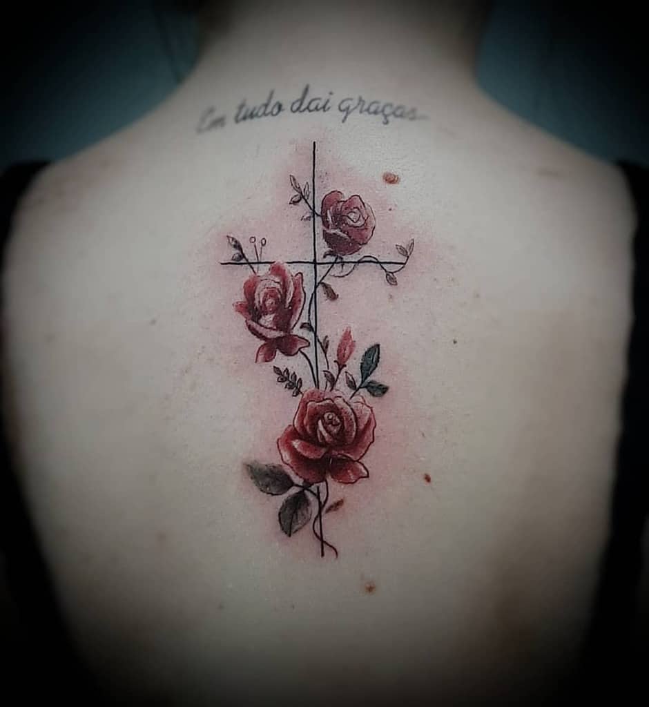 tatouages de vigne rose au dos gustavocosta_tattoo