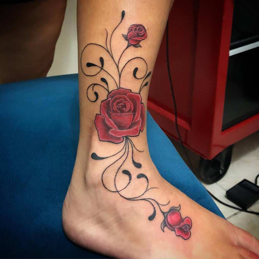 tatouages de cheville rose vigne damoreno_tattoo