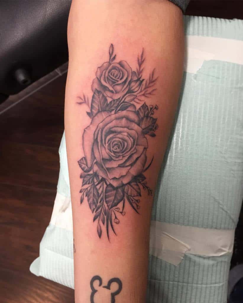 tatouages d'avant-bras de vigne rose chilangorifa
