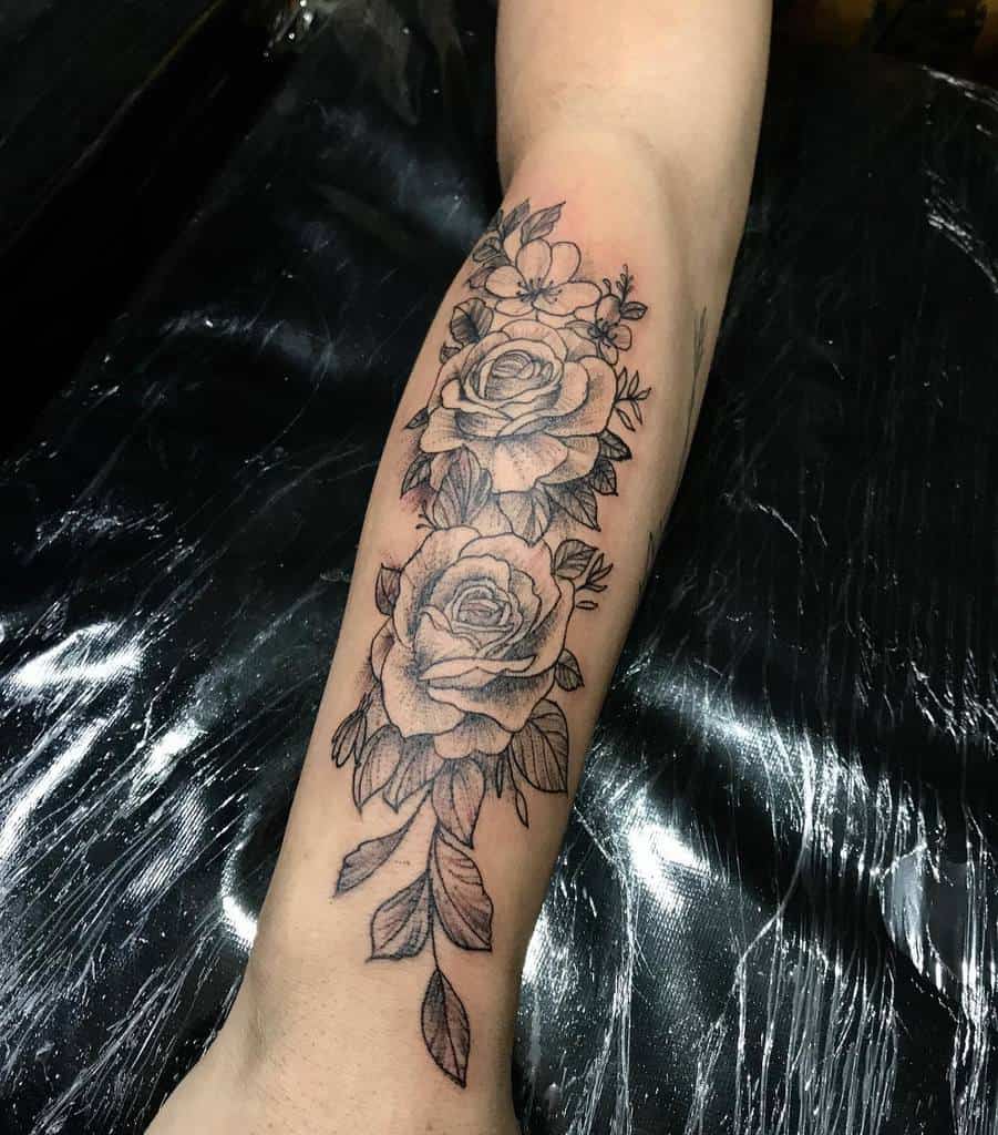 tatouages de vigne rose sur l'avant-bras rodrigo_tattoolopes