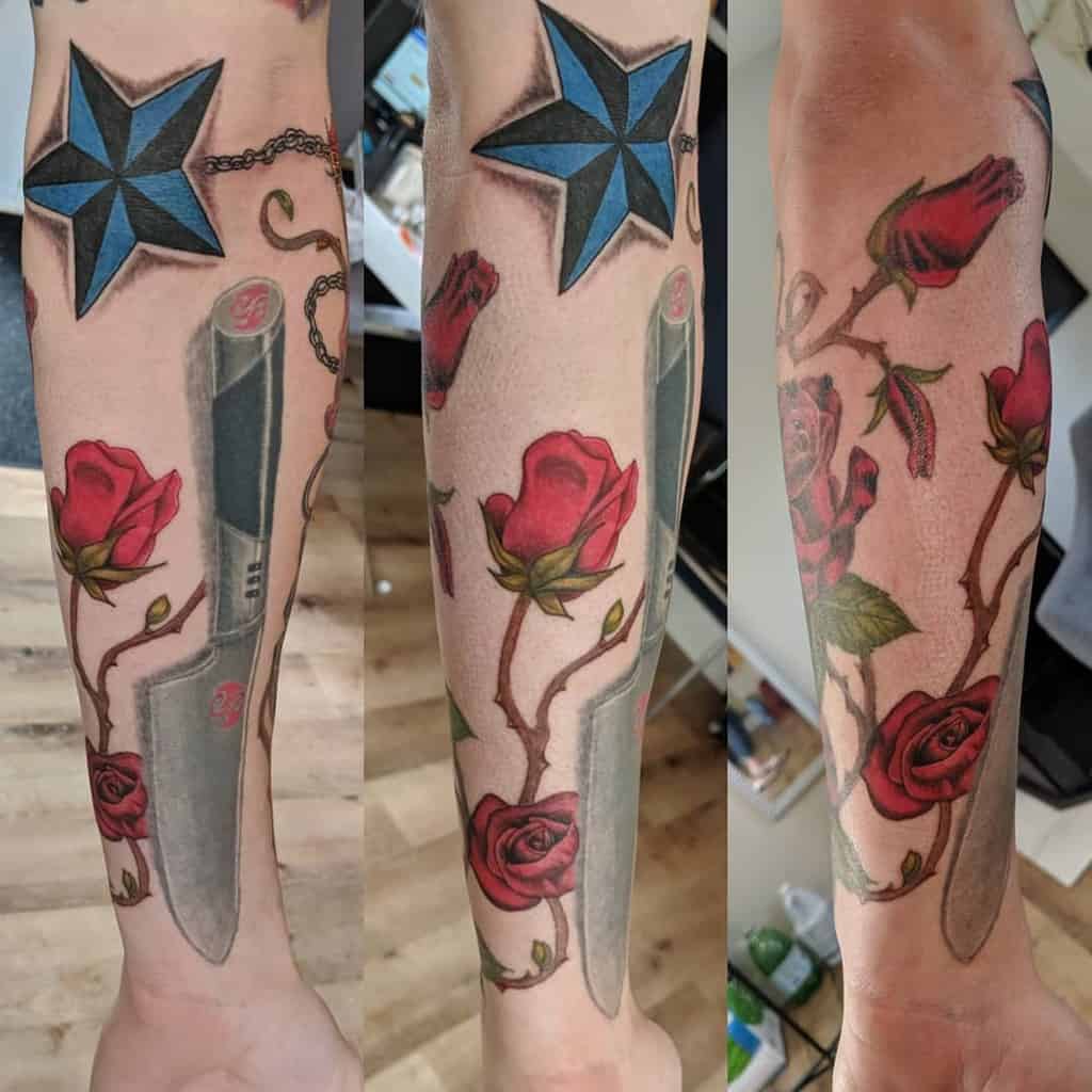tatouages de vigne rose sur l'avant-bras inkerbelletattoos