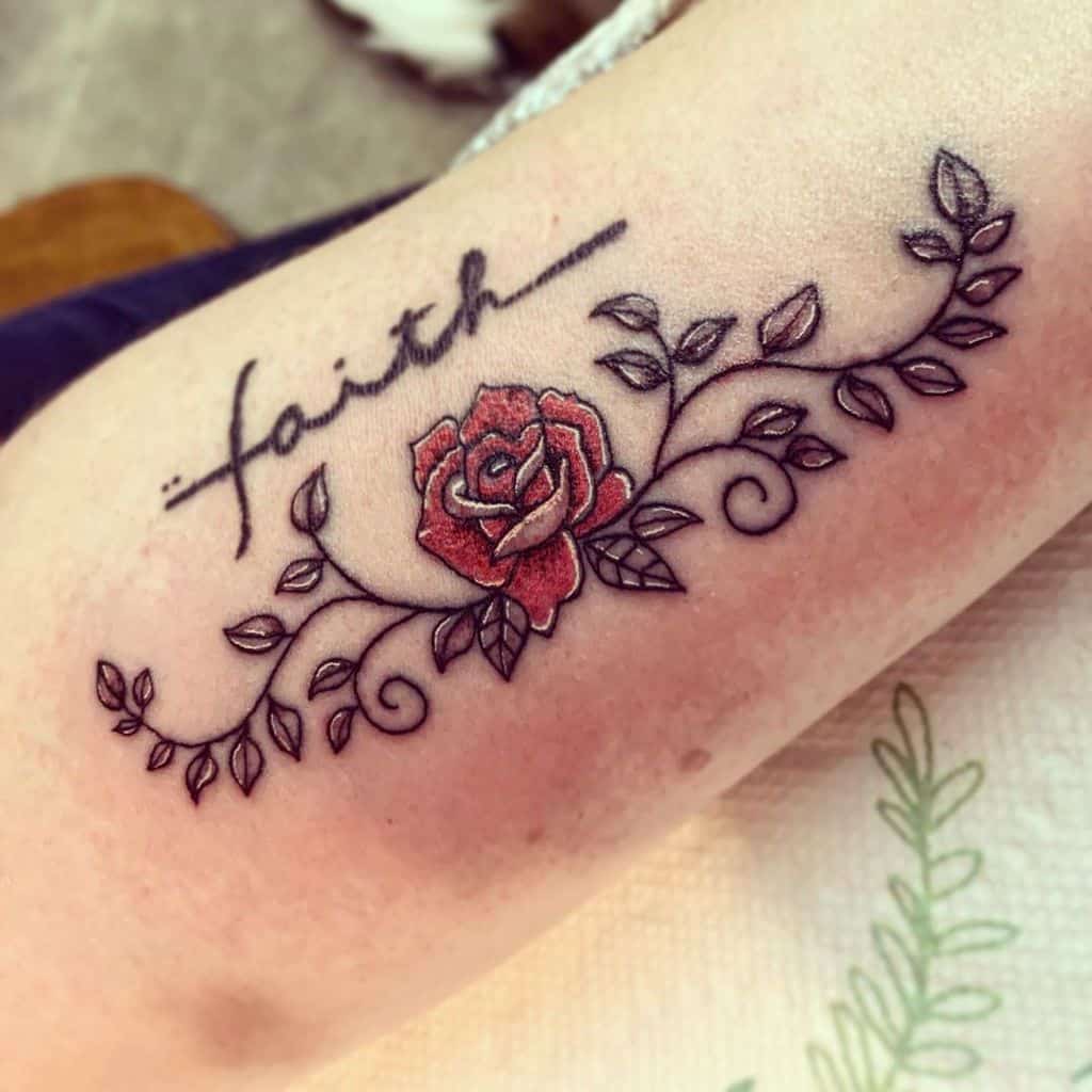 petits tatouages minimalistes de vigne rose skin_vandal
