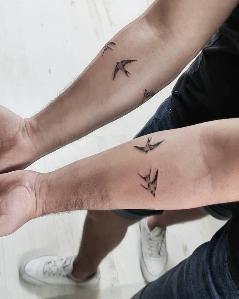 Tatouages d'avant-bras de petits oiseaux Tatouages de Moran