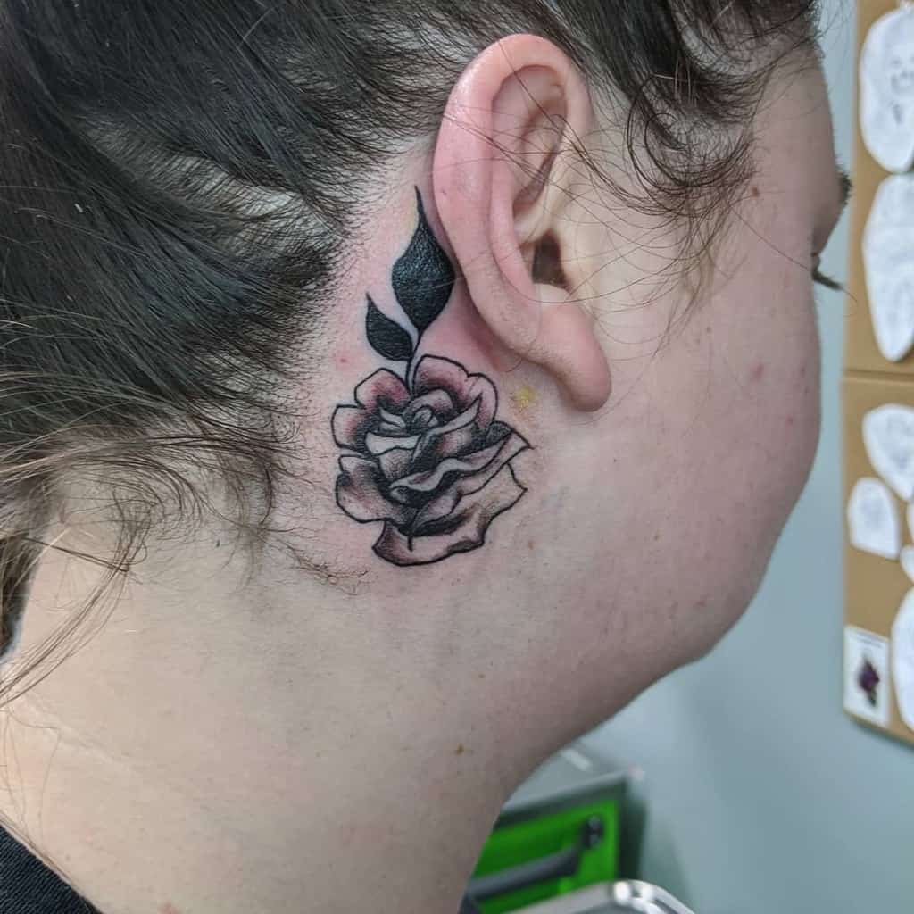 petits tatouages minimalistes en col de rose narniatattoos