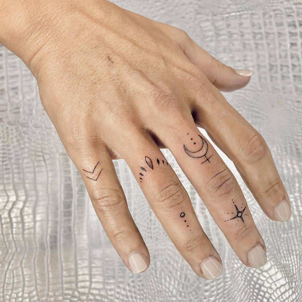 Tatouages de petites femmes au doigt catrina_crawford