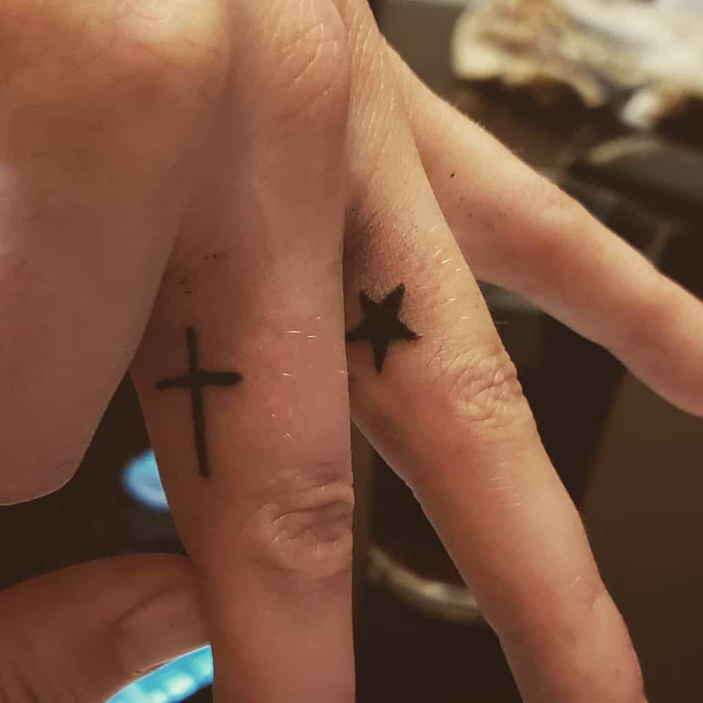Petits symboles Tatouages de doigts torigreeneyes