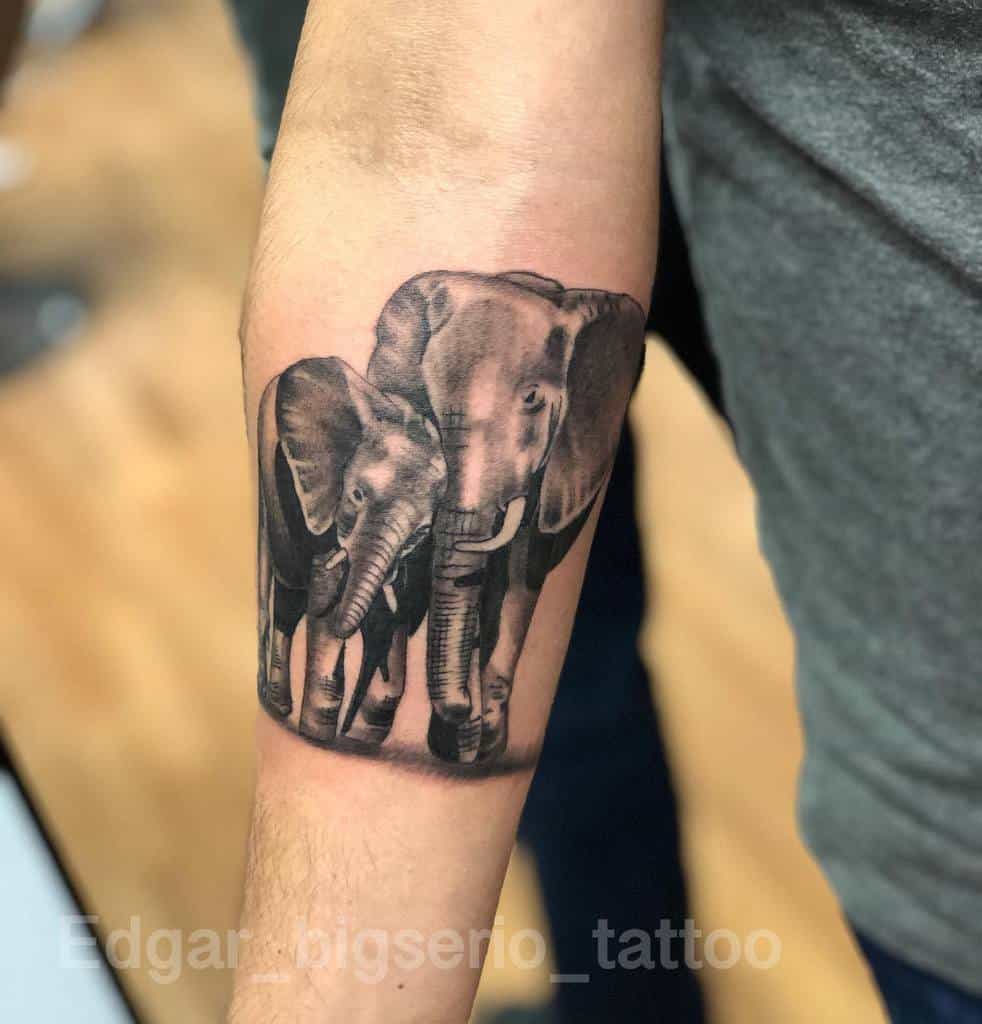 Tatouage du petit éléphant noir Tatouage d'Edgar Bigserio