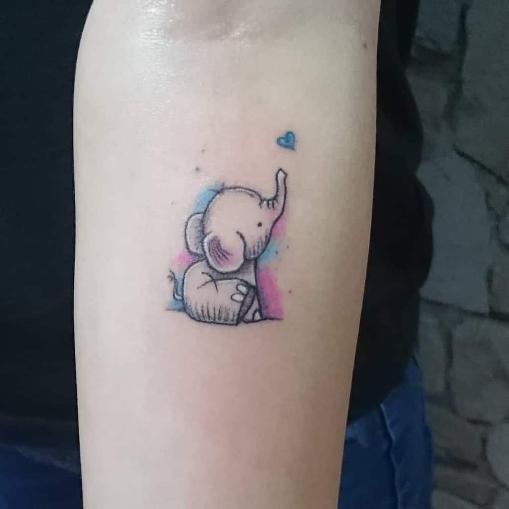 Tatouage d'un petit éléphant coloré Tattoostarstudiojagodina
