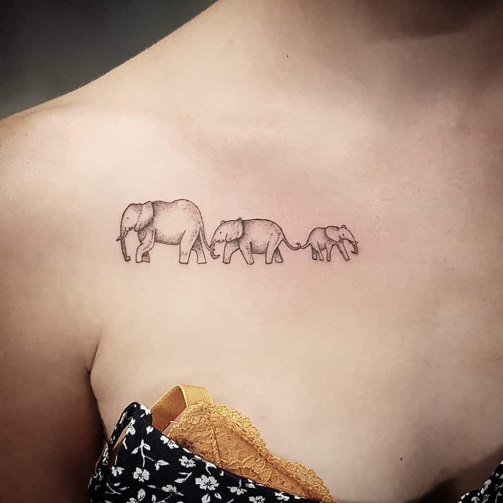 Tatouage d'épaule de petit éléphant Tatouage Flo Venam