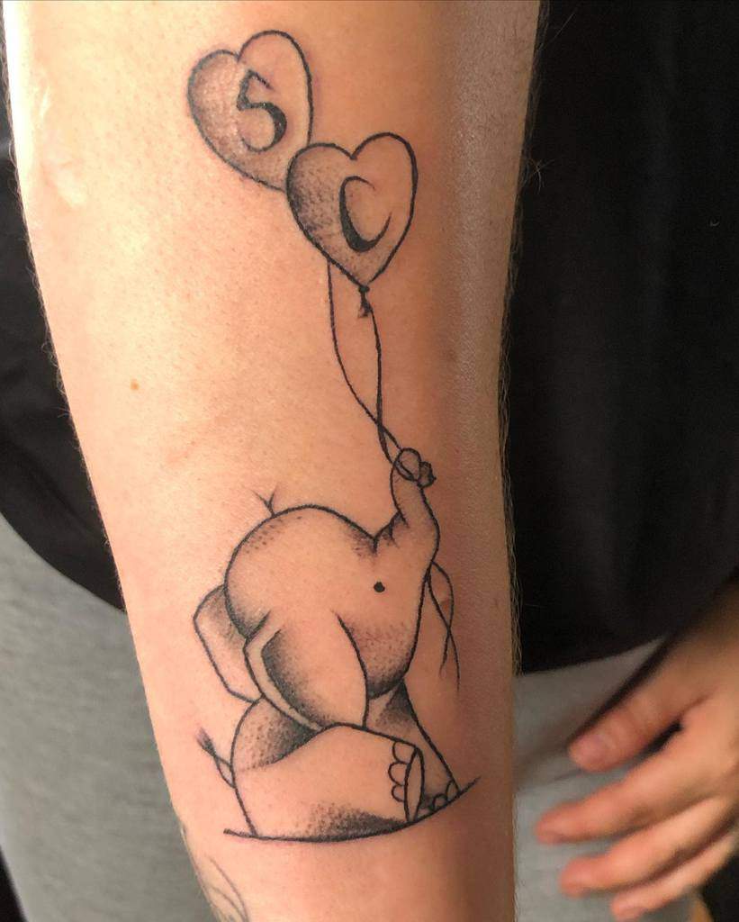 Tatouage de poignet de petit éléphant Lastinginktattoo