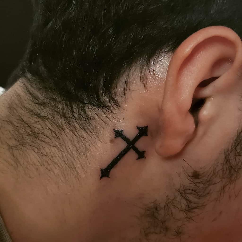 Tatouage d'oreille de petite croix 2 Ranchos Ink