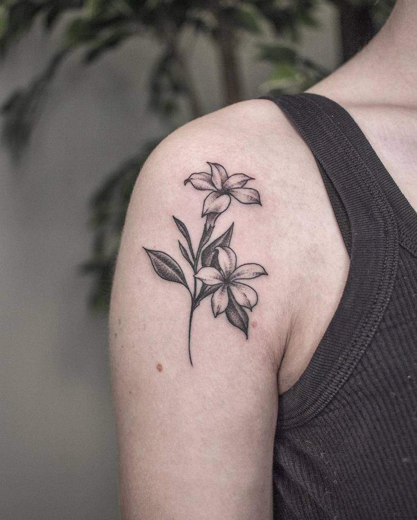 Tatouages d'épaules à petites fleurs Michele Costante