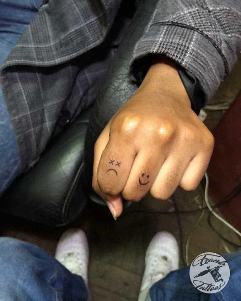 Mignons petits doigts pour les tatouages de main Claatyfranklin