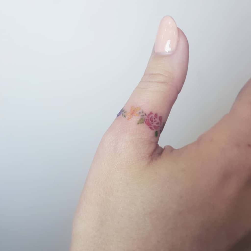Tatouages de main au petit doigt Sherriaustria