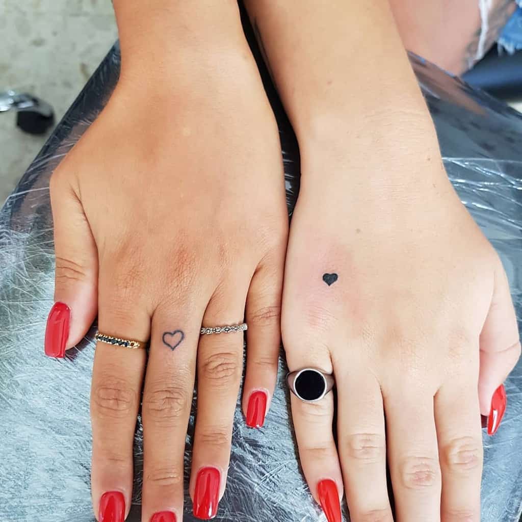 Petits tatouages de coeur noir Gabriele Carocci
