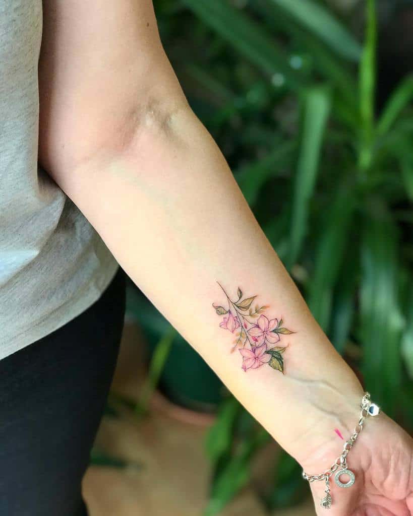 Tatouages de poignets à petites fleurs Ashleytysontattoo
