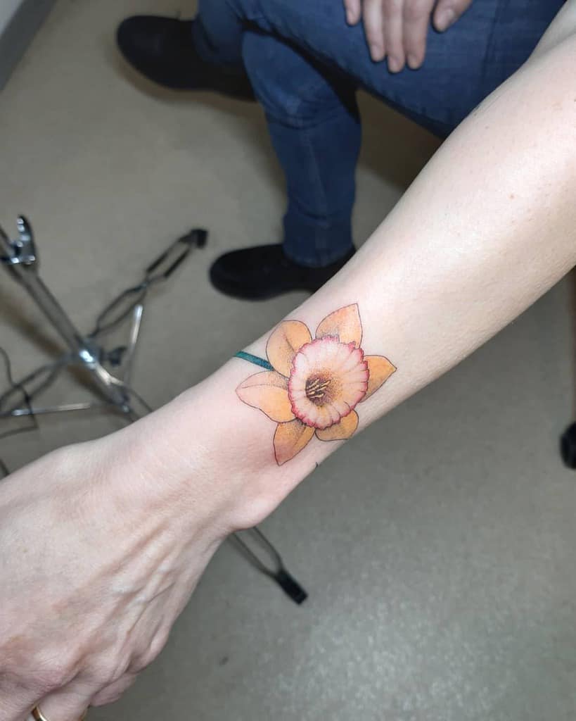 Tatouages de poignets à petites fleurs Tatouage Silvia Smart