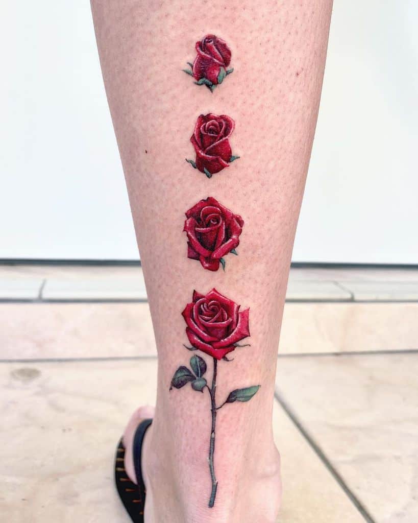 Petits tatouages de cheville en rose Créateur de Tayler