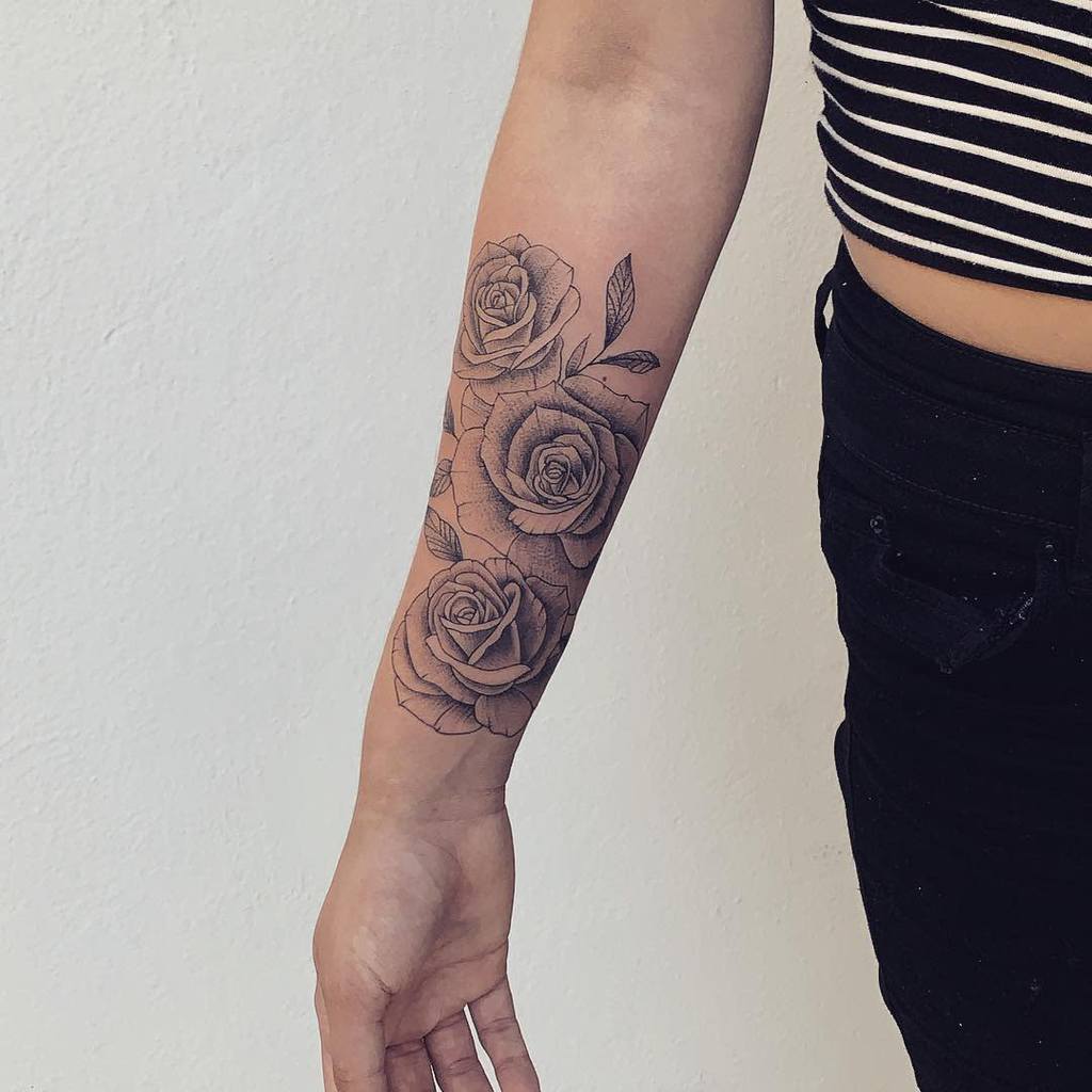 Tatouages d'avant-bras de petites roses Lucasbmsoares