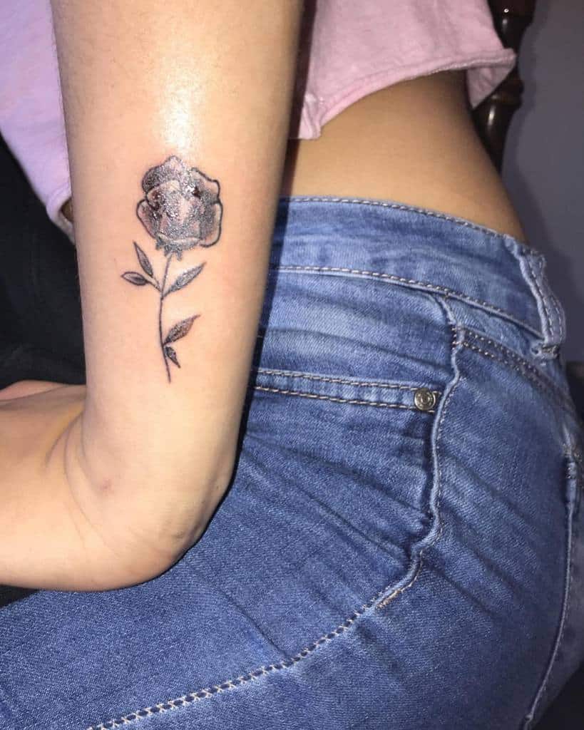 Tatouages de poignet en petites roses Alxttoos