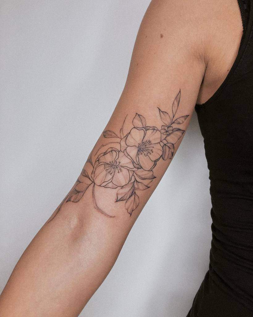 Tatouages de fleurs de jasmin au bras Anylay.tattoo
