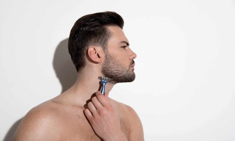 Comment tailler et façonner le parfait décolleté de la barbe en 11 étapes simples