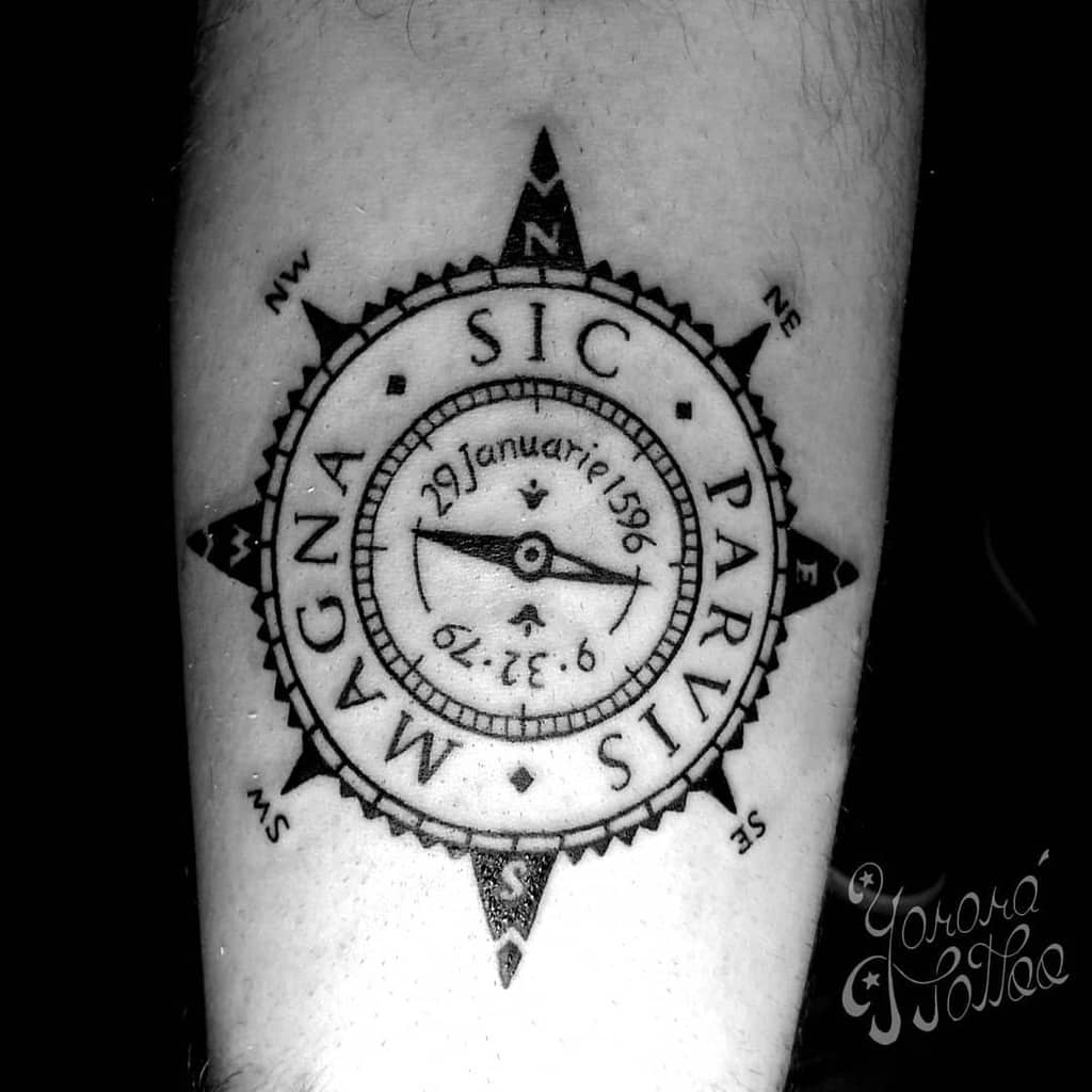 Tatouages Compass Sic Parvis Magna Yaratattoos