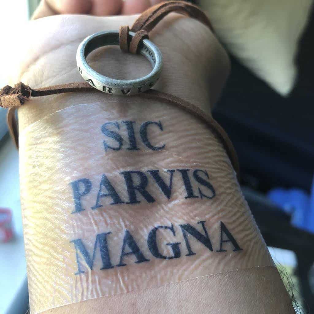 Poignet Sic Parvis Magna Tatouages D Rez 3739 2