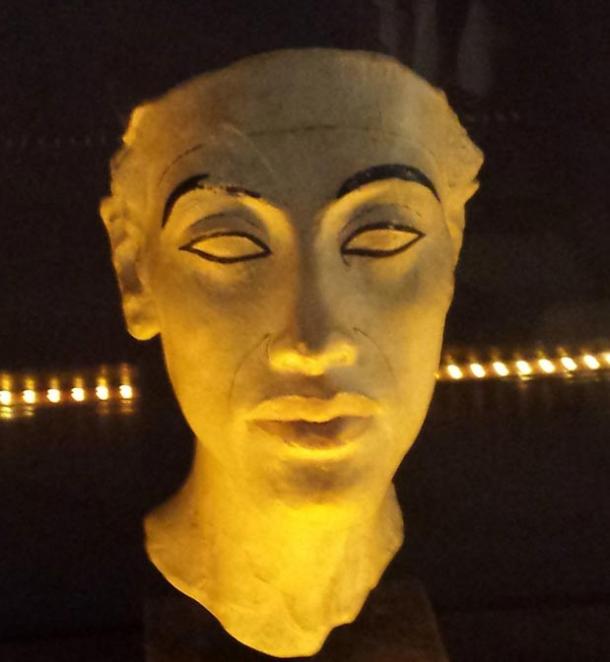 Buste d'Akhenaton.