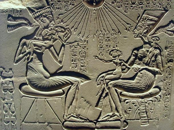 Akhenaton, Néfertiti et leurs enfants.