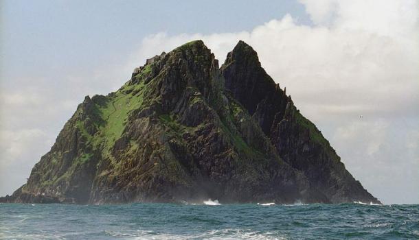Le majestueux et isolé Skellig Michael au large des côtes irlandaises.