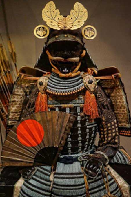 Nuinobedō Tōsei Armure Gusoku avec éventail de guerre et crête en feuille de paulownia dorée XVIe siècle après J.-C., Japon. (Mary Harrsch/CC BY NC SA 2.0)