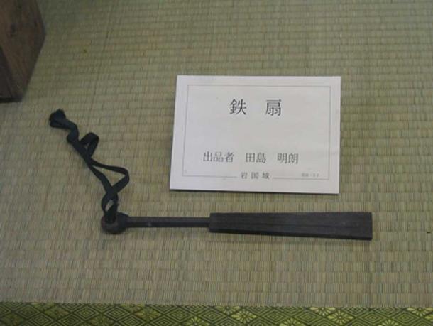 Un Tessen en fer massif exposé au château d'Iwakuni, au Japon. (Domaine public)