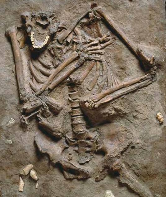 Les restes du Néandertalien trouvés dans la grotte de Kebara, en Israël. (L'archéologue subversif/CC BY ND 3.0)