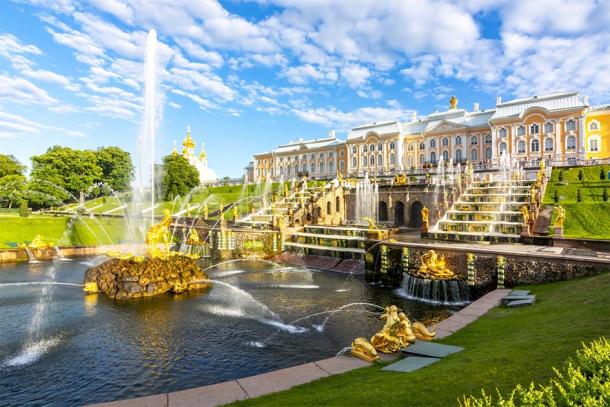 Grande cascade du palais de Peterhof et de la fontaine Samson, Saint-Pétersbourg, Russie (Mistervlad / Adobe Stock)