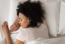 7 étapes pour dormir suffisamment pendant la crise du coronavirus et au-delà