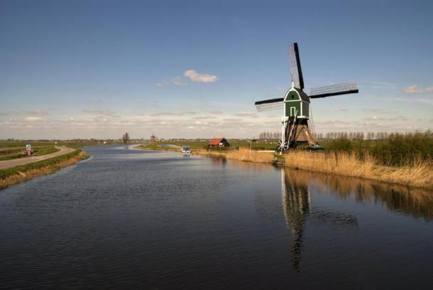 Les moulins à vent, les polders et les voies navigables de l'Alblasserwaard. (jstuij / Adobe Stock)