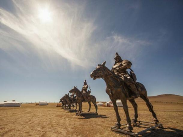 Statues des guerriers de Gengis Khan. (tiplyashina/via Fotolia)