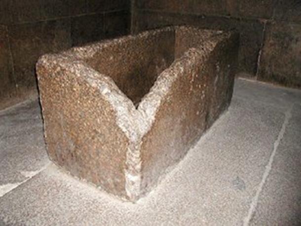 Le sarcophage en granit de la Chambre du Roi de la Grande Pyramide. (auteur fourni)