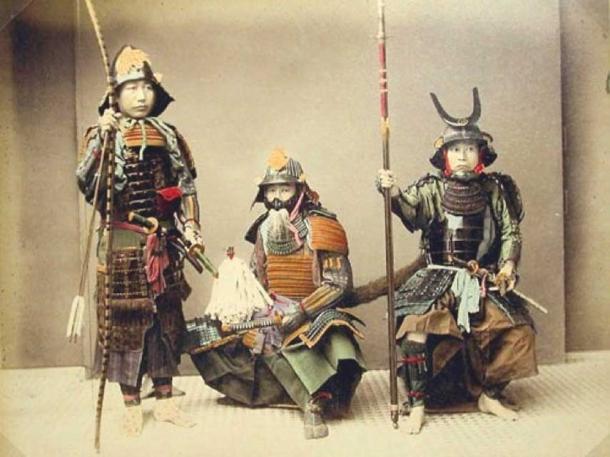 Samouraï avec des armes. De l'Institut Smithsonian. (CC BY SA 3.0)