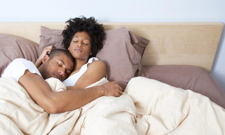Les couples mariés et le fait de dormir ensemble